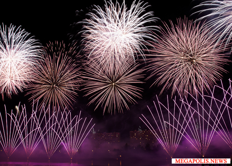 Пиротехническое шоу фестиваля фейерверков «Ростех» посмотрело около 3 миллионов человек